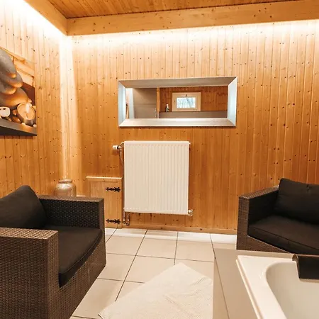 Le Loup Gris - 35 Pers - Vue-wellness, Butgenbach-malmedy בקתה