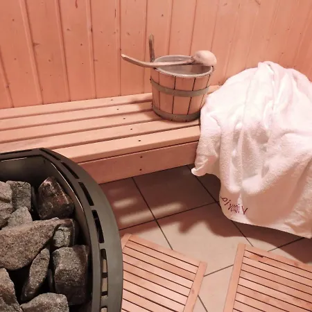 Le Loup Gris - 35 Pers - Vue-wellness, Butgenbach-malmedy בקתה